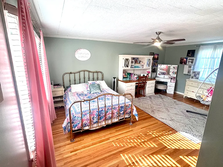 Bedroom #4, one closet with shelving