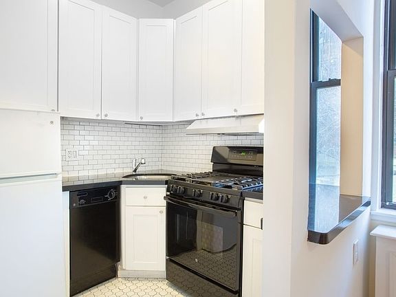 5th image of 200 E 75th St APT 2E
