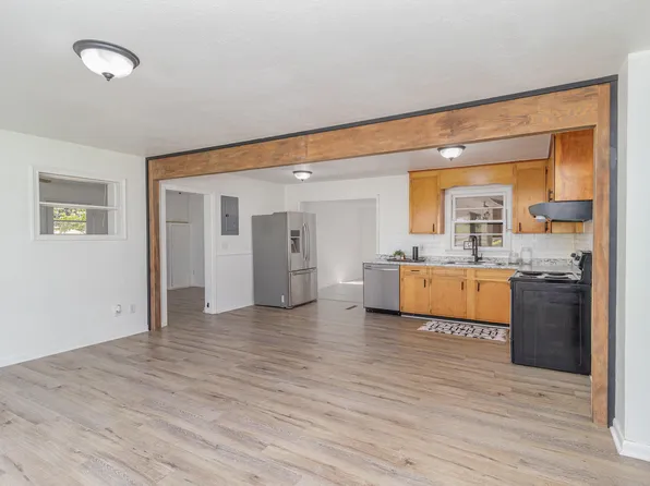 1806 Kenwood Ave, Spring Lake, NC 28390