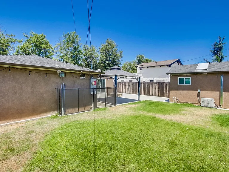 4747 Rolando Blvd — Photo 41