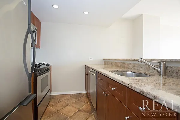 Sold by REAL New York | media 4