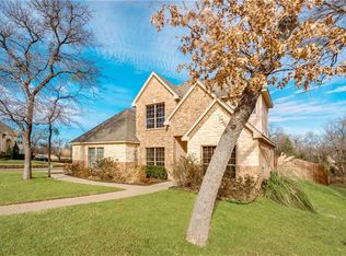 316 Creekwood Ct, Kennedale, TX 76060
