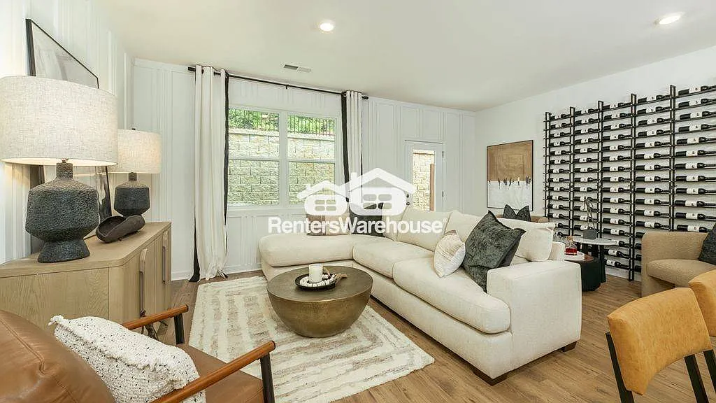 Luxurious 3 Bedroom 2.5 Bathroom Townhome with upgrades galore! — Photo 3