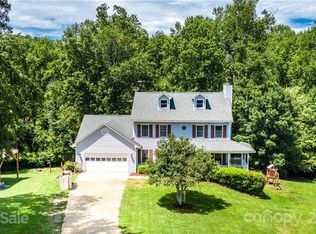 5695 Gold Creek Bay, Hickory, NC 28601