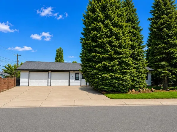 2015 W 24th St S, Lethbridge, AB T1K 2M6