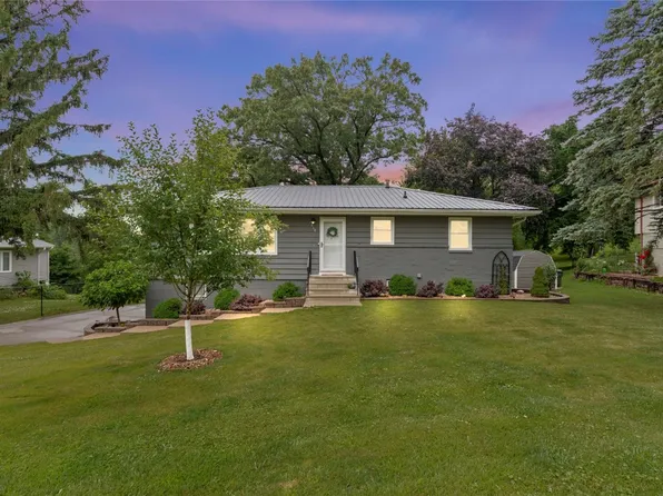 1010 Belmont Pkwy NW, Cedar Rapids, IA 52405