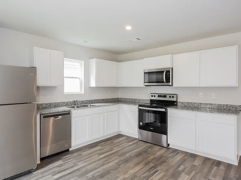 123 Colonial Walk — Photo 7