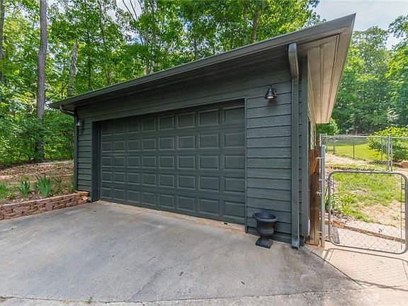3rd image of 64 Chestatee View Dr