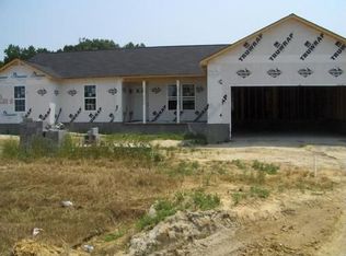 105 Pebble Grove Dr, Richlands, NC 28574