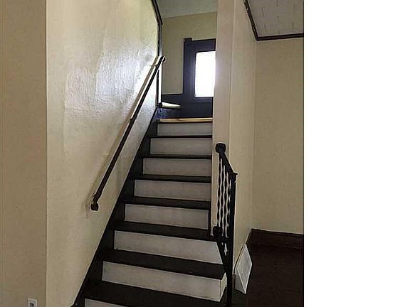 5th image of 532 Myers St