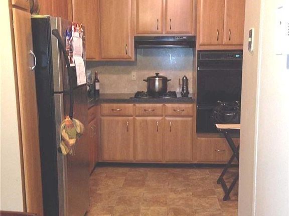 5th image of 370 W Broadway APT 2P