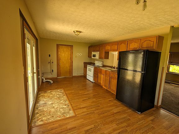 5th image of 610 E 7th St