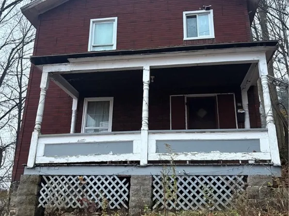 621 Hillside Ave, Franklin, PA 16323