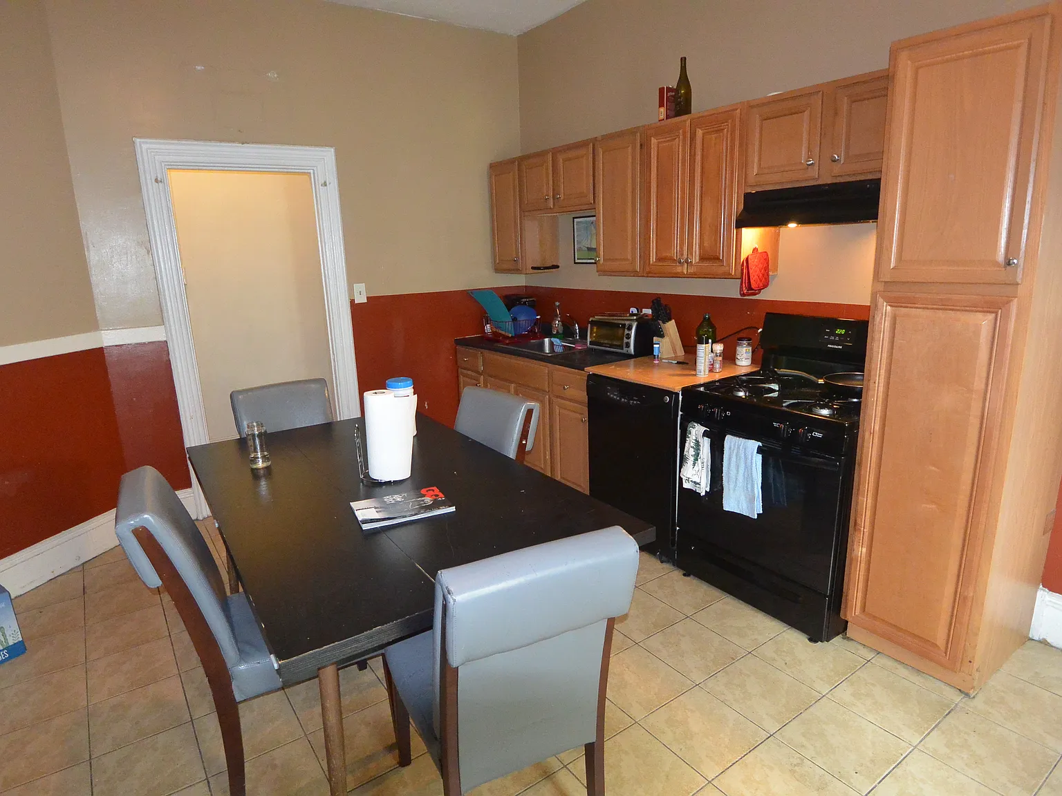 3 bed, 520 sqft, $2,900 — Photo 2