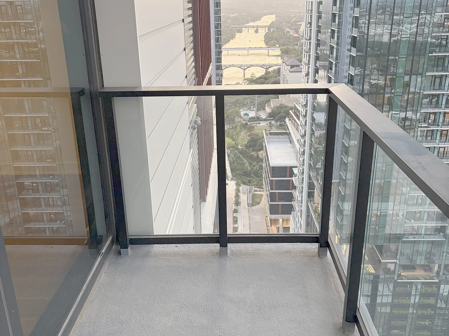 1 bed, 697 sqft, $2,850 — Photo 2