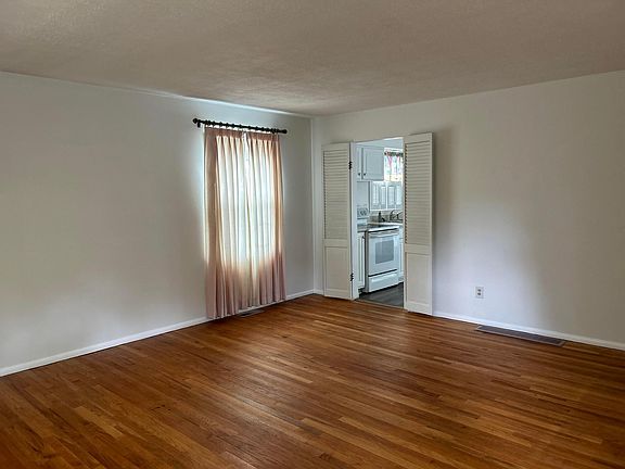 4th image of 3405 Oaklawn St
