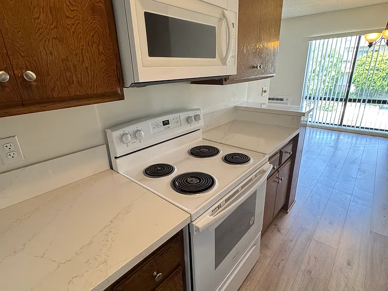 1275 S Barry Ave #5 — Photo 8
