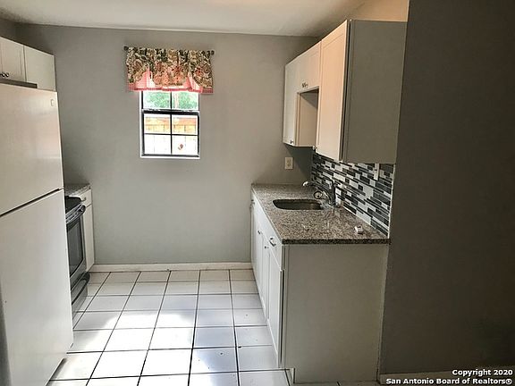 4th image of 532 W Mistletoe Ave