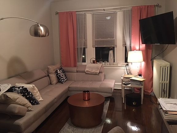 2nd image of 1527-29 Greenleaf St #2E