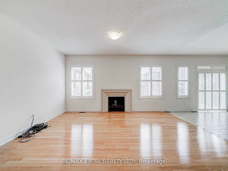 67 Alvin Curling Cres — Photo 10