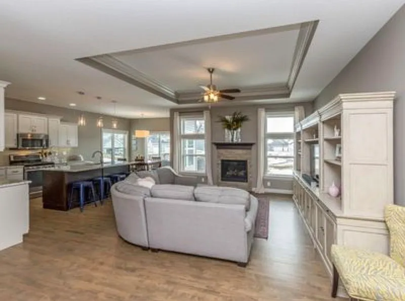 5 bed, 3.0 bath, 2780 sqft, $3,800 — Photo 2