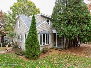 525 Cheyenne Dr, Lake In The Hills, IL 60156