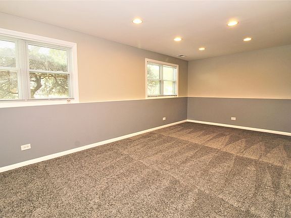 5th image of 331 N Winston Dr