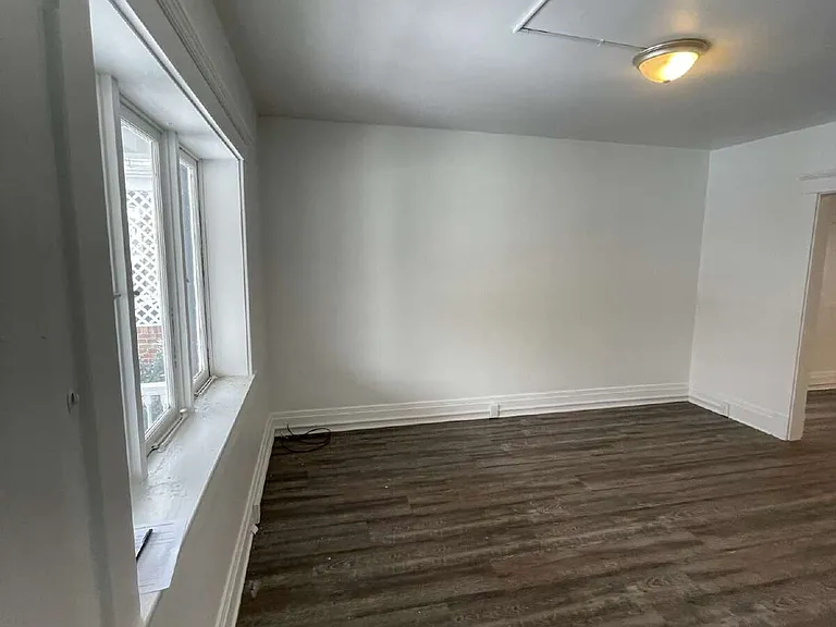 126-136 S Spring Ave #136 — Photo 7
