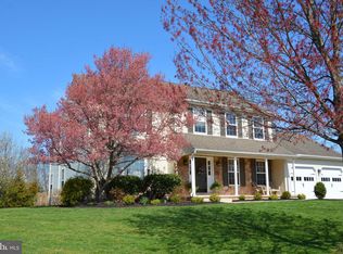 8 Grandview Dr, Royersford, PA 19468