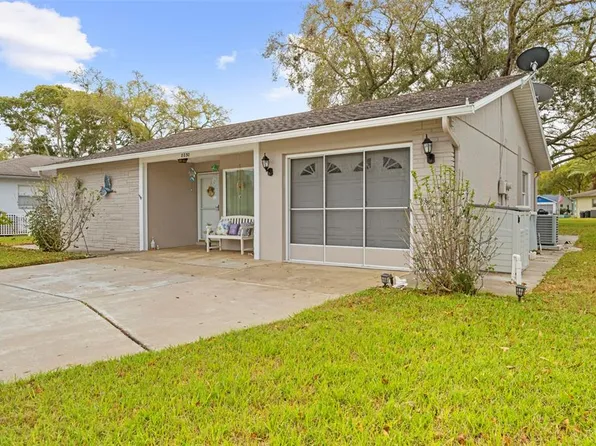 8030 Gleneagle Dr, Port Richey, FL 34668