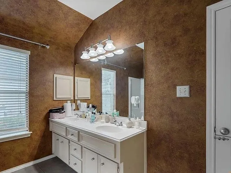 2507 Rustic Trail Ln — Photo 10