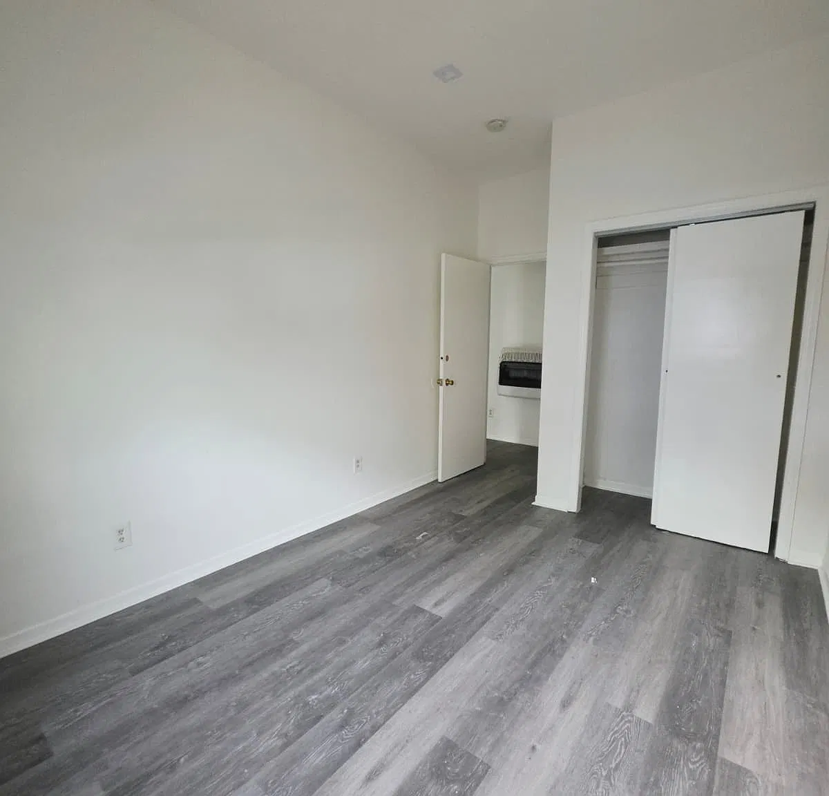 2 bed, 800 sqft, $2,100 — Photo 2