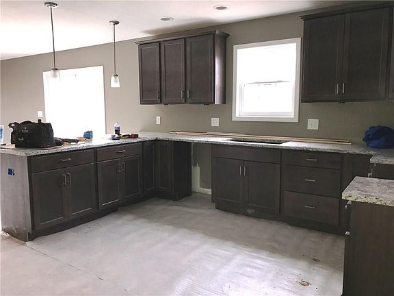 4th image of 729 S Eagles Way