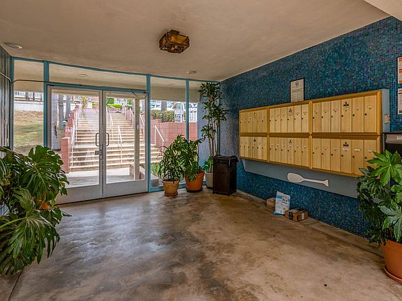 4th image of 2161 W 25th St APT 32
