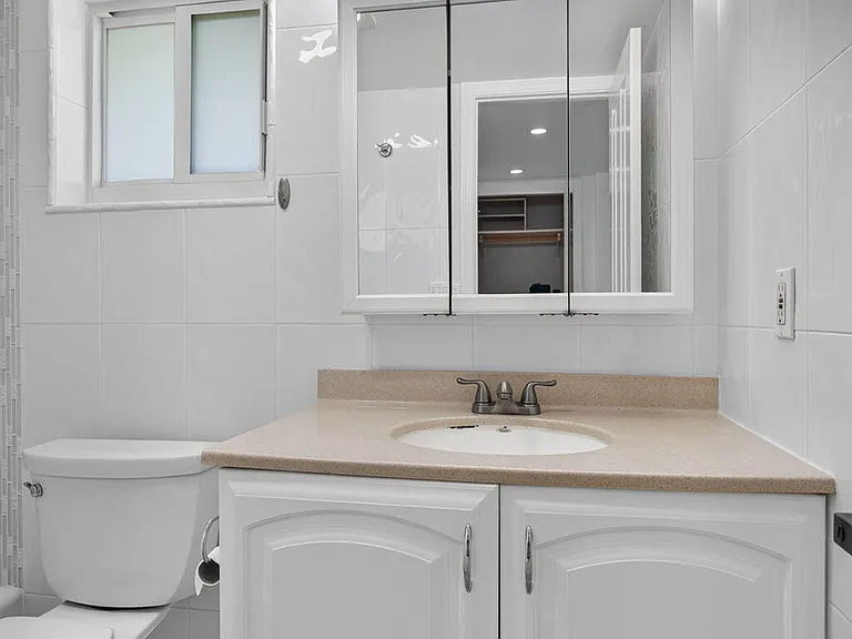 6410 NW 34th Ave — Photo 38