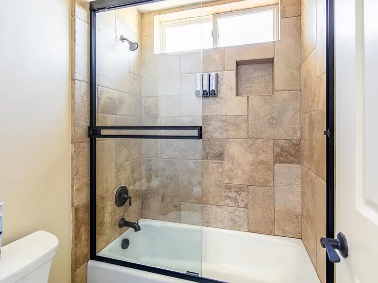 202 Alexander Ct — Photo 15