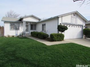 1000 Deer Hollow Dr, Patterson, CA 95363