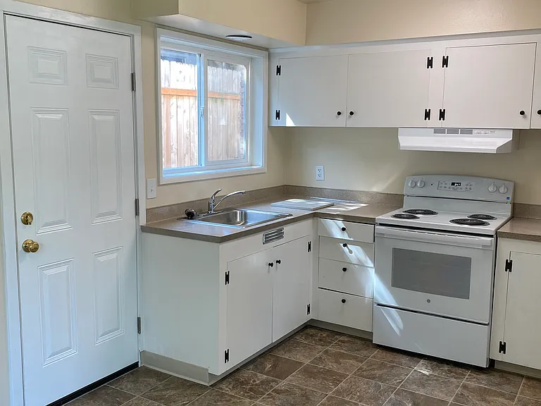 3635 SE 40th Ave — Photo 12