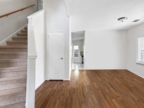 5th image of 15102 Stonetower Dr