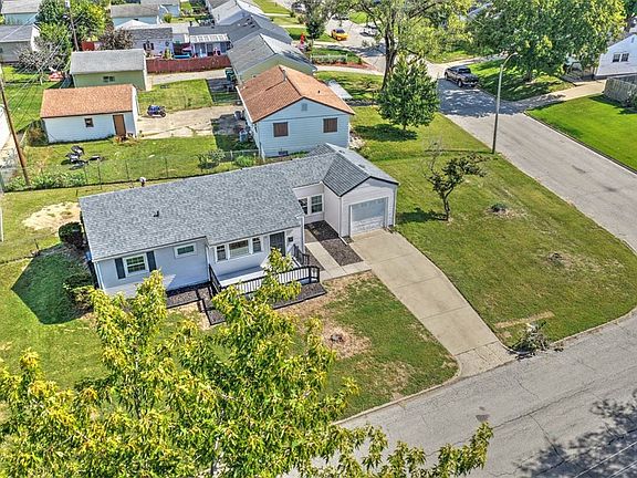 3rd image of 12 Crestview Dr