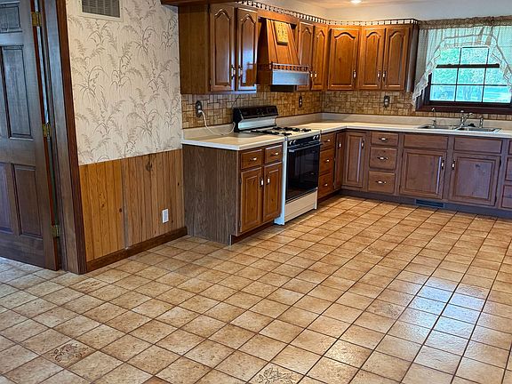 5th image of 2131 Lancaster Heights Rd
