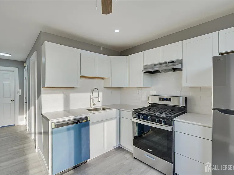 36 2nd Ave #B — Photo 12