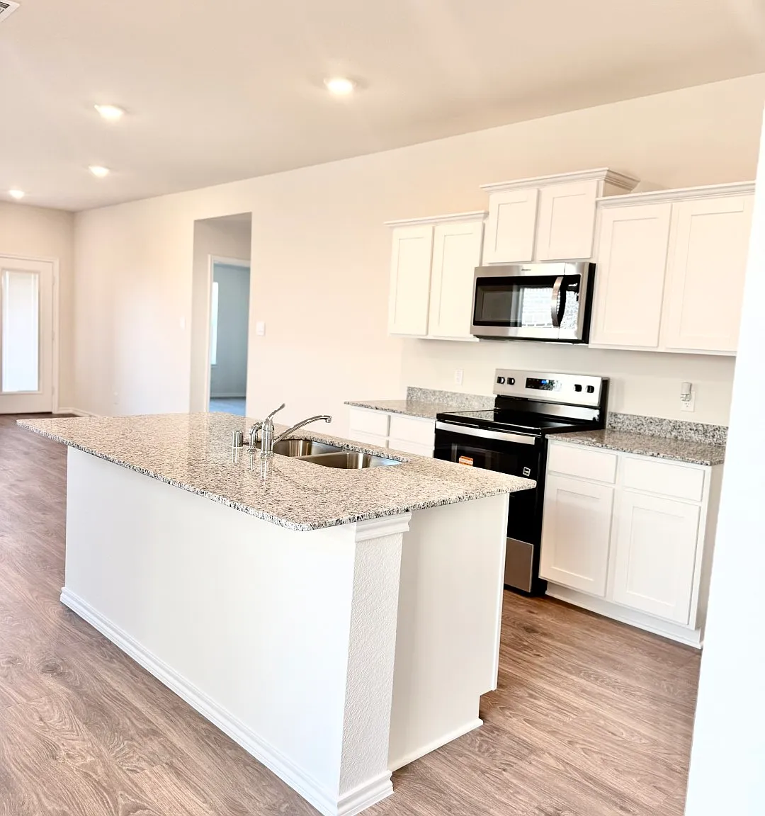 909 Jefferson Way — Photo 2