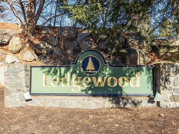 2 Ledgewood Way APT 1A, Peabody, MA 01960