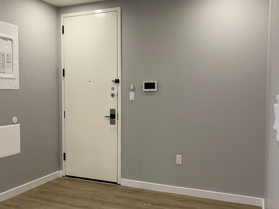2nd image of 2027 Bathgate Ave #3