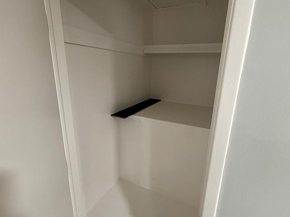 3rd image of 2172 Hampstead Dr