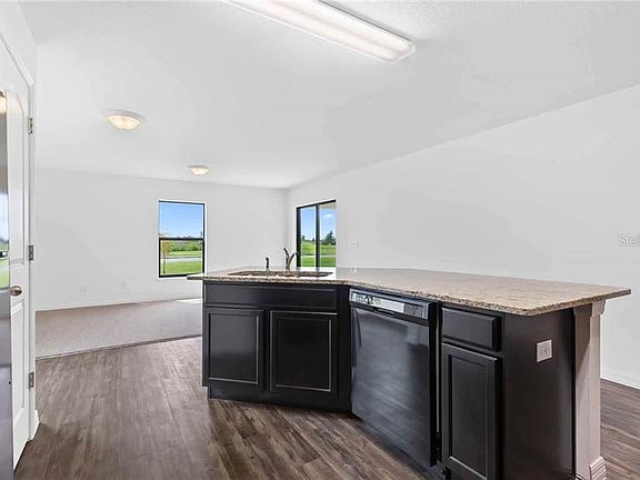 5th image of 6234 Manitoba Dr