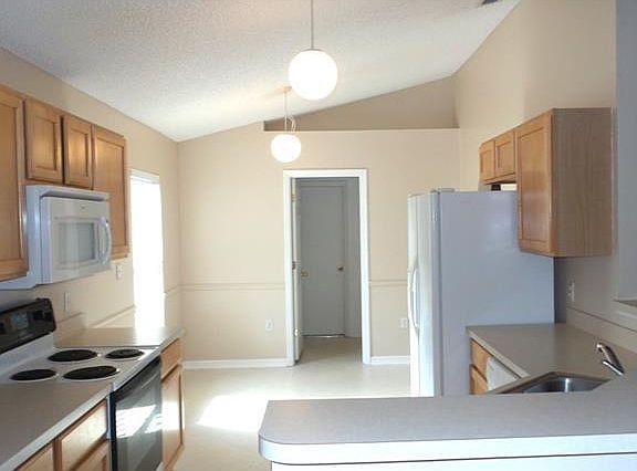 5th image of 1157 Amanda Kay Cir