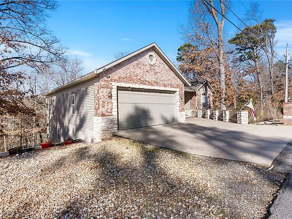 4th image of 30 Fleetwood Dr
