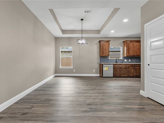 4th image of 905A W Virginia St